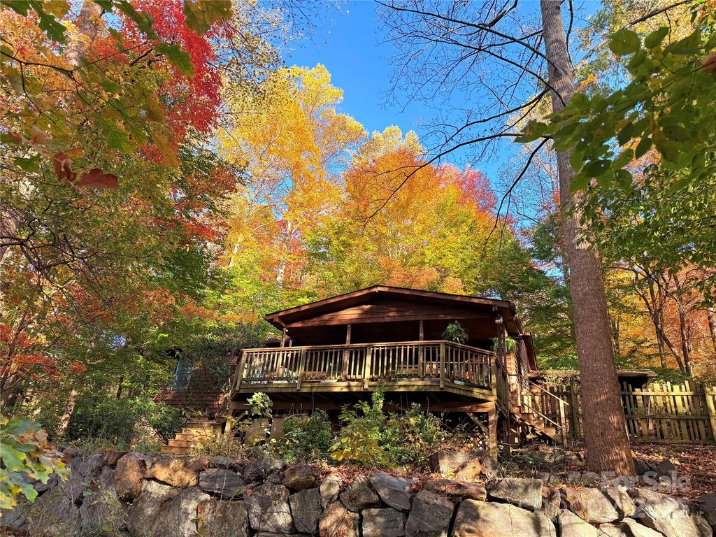 23 Hunting Lodge Drive, Black Mountain, NC 28711