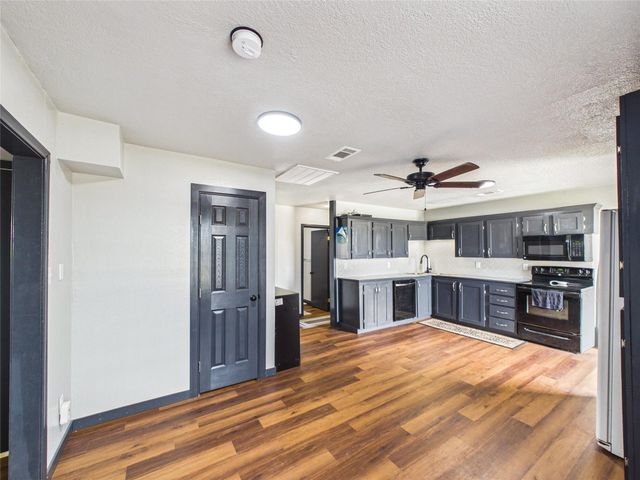 4607 Swan Street, Hitchcock, TX 77563