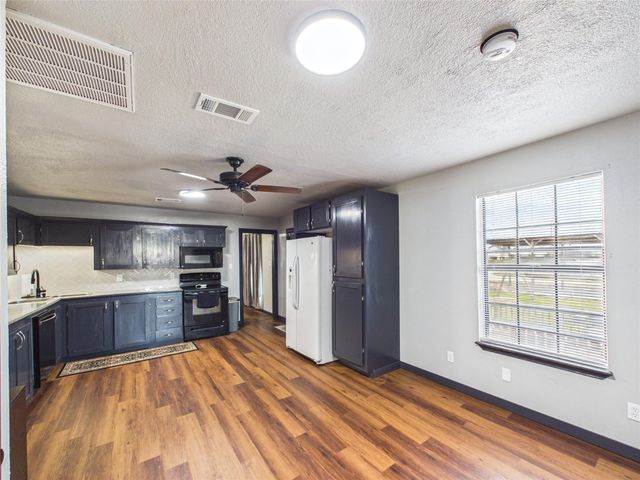 4607 Swan Street, Hitchcock, TX 77563