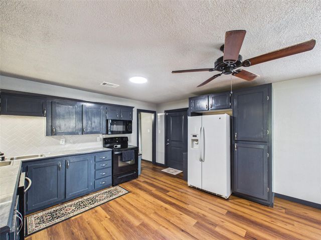 4607 Swan Street, Hitchcock, TX 77563