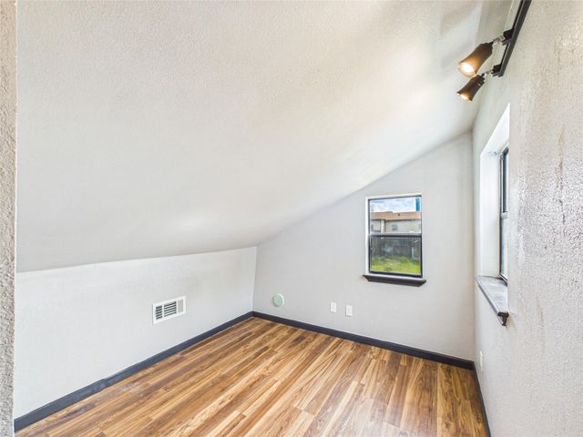 4607 Swan Street, Hitchcock, TX 77563