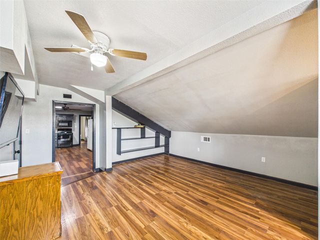 4607 Swan Street, Hitchcock, TX 77563