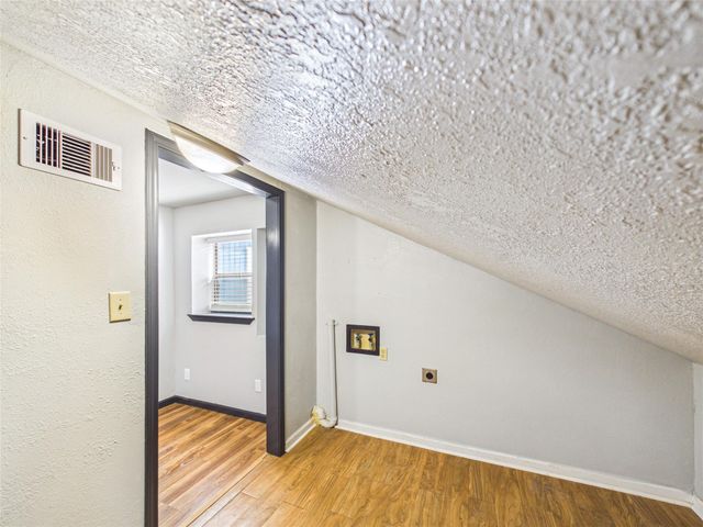 4607 Swan Street, Hitchcock, TX 77563