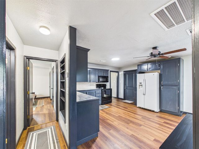 4607 Swan Street, Hitchcock, TX 77563