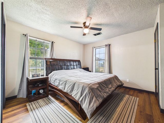 4607 Swan Street, Hitchcock, TX 77563