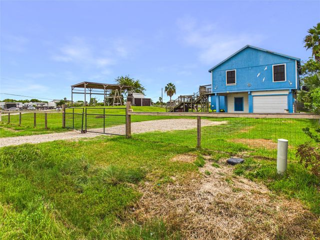 4607 Swan Street, Hitchcock, TX 77563