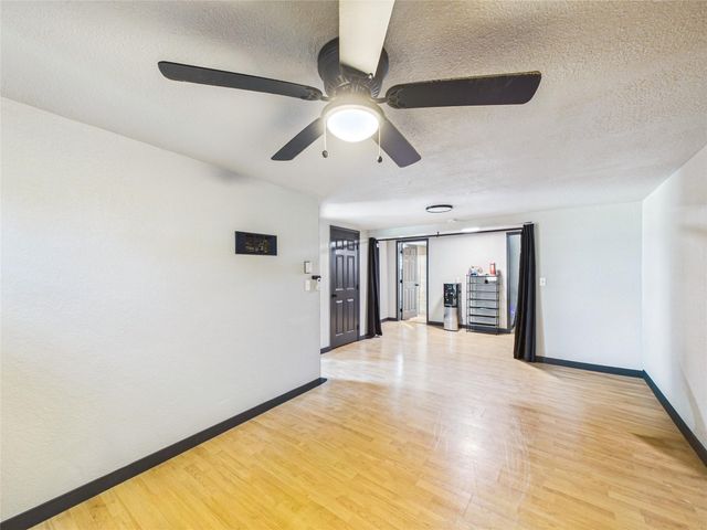 4607 Swan Street, Hitchcock, TX 77563