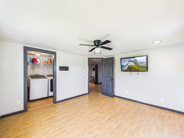 4607 Swan Street, Hitchcock, TX 77563