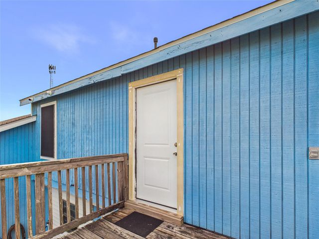 4607 Swan Street, Hitchcock, TX 77563