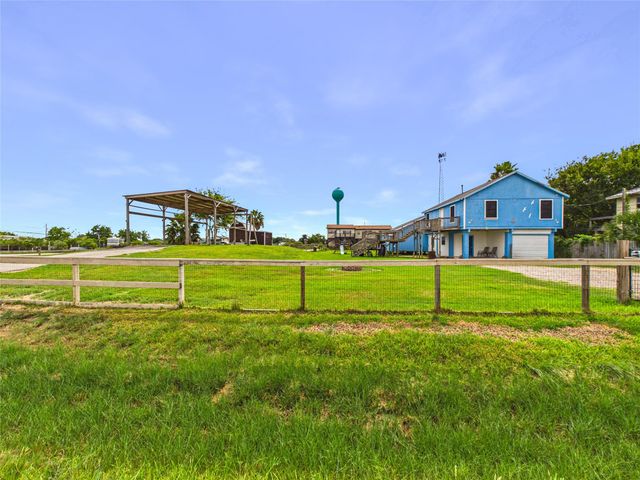 4607 Swan Street, Hitchcock, TX 77563