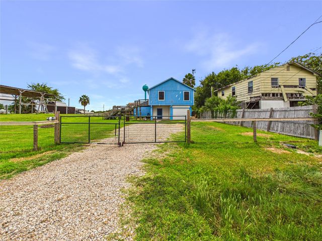 4607 Swan Street, Hitchcock, TX 77563
