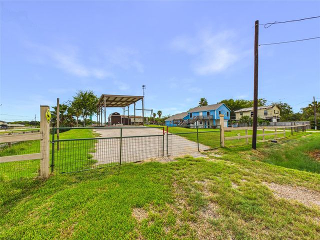 4607 Swan Street, Hitchcock, TX 77563