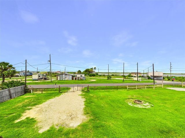 4607 Swan Street, Hitchcock, TX 77563