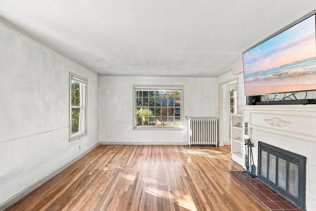 8 Crescent Road, Carver, MA 02330