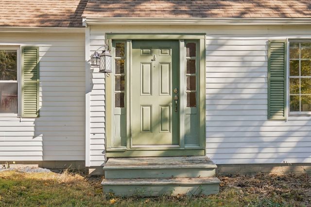 8 Crescent Road, Carver, MA 02330