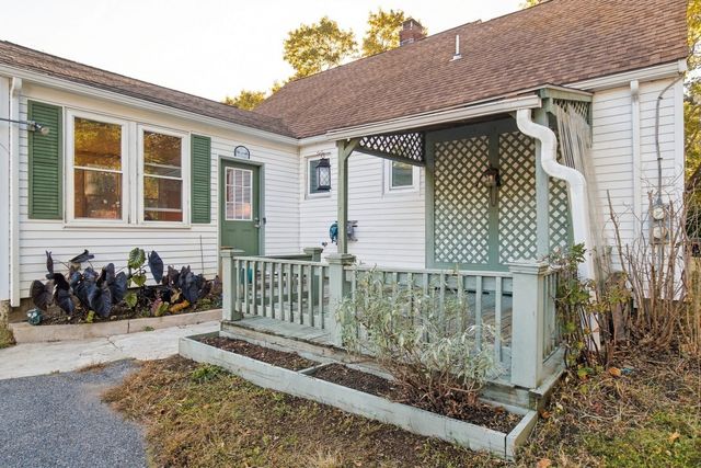 8 Crescent Road, Carver, MA 02330