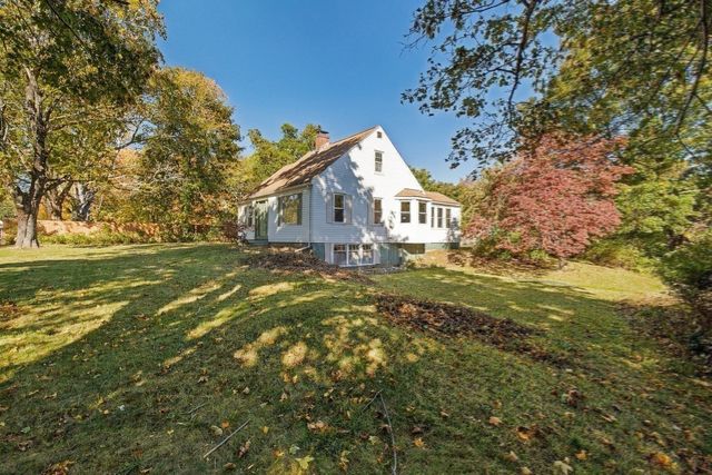 8 Crescent Road, Carver, MA 02330