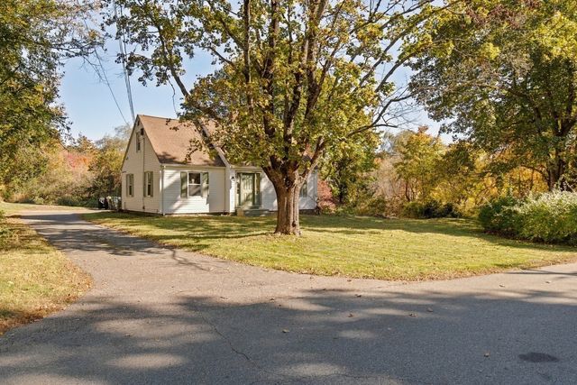 8 Crescent Road, Carver, MA 02330