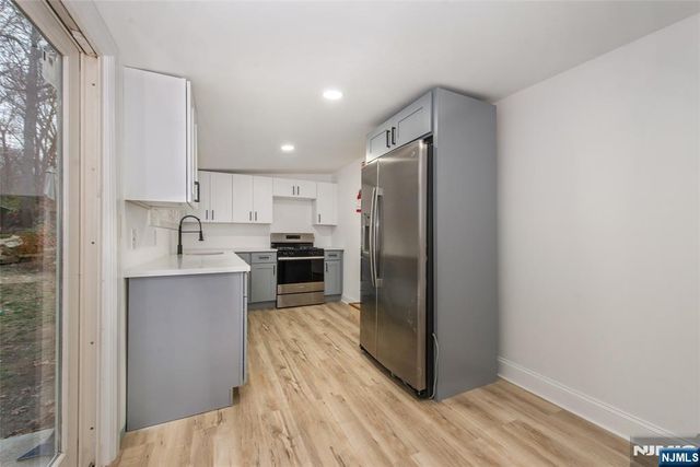 25 Setting Sun Trail, West Milford, NJ 07480