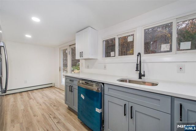 25 Setting Sun Trail, West Milford, NJ 07480