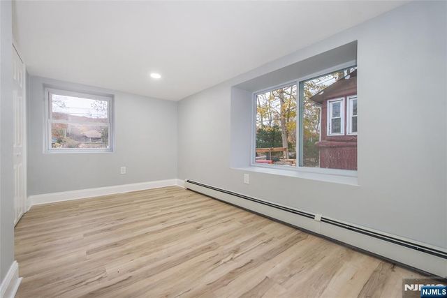 25 Setting Sun Trail, West Milford, NJ 07480