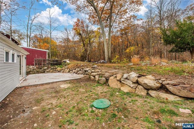 25 Setting Sun Trail, West Milford, NJ 07480