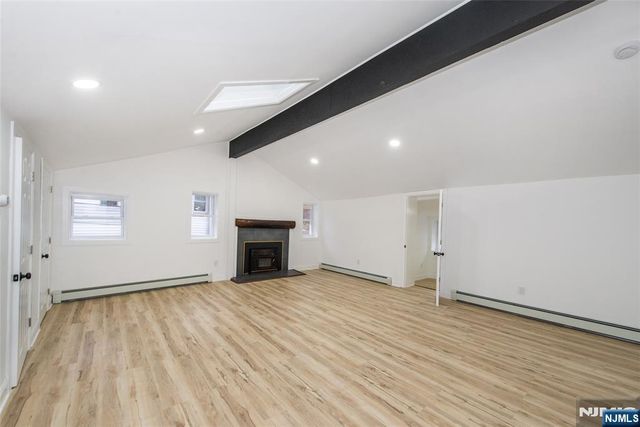 25 Setting Sun Trail, West Milford, NJ 07480