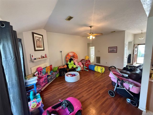 6830 Lost Thicket Drive, Houston, TX 77085