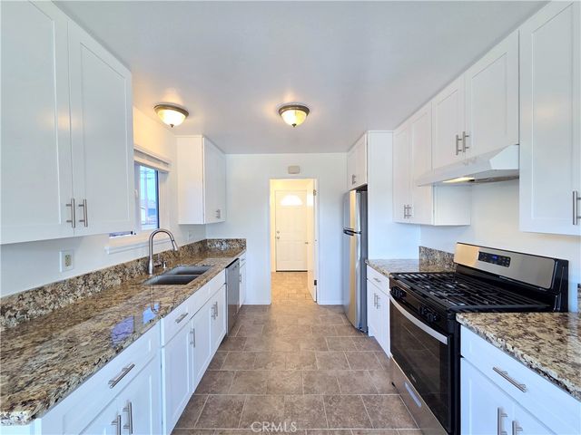 5611 Orange Ave, Cypress, CA 90630