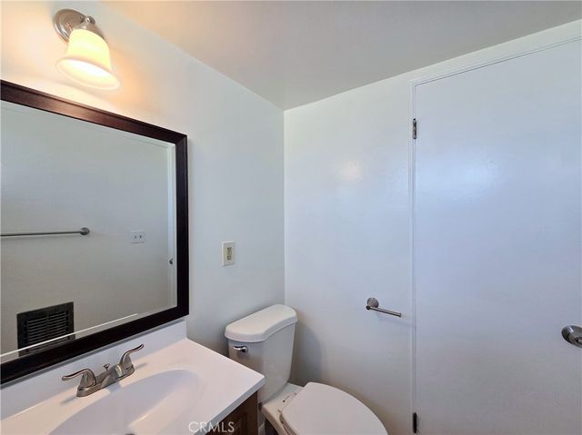 5611 Orange Ave, Cypress, CA 90630