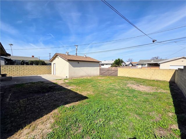 5611 Orange Ave, Cypress, CA 90630