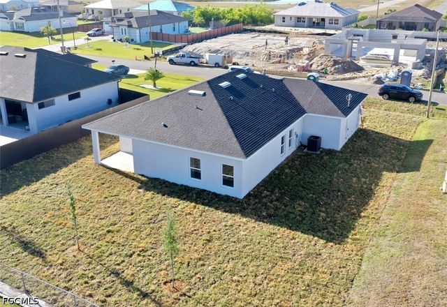 820 NE 7th PL, Cape Coral, FL 33993