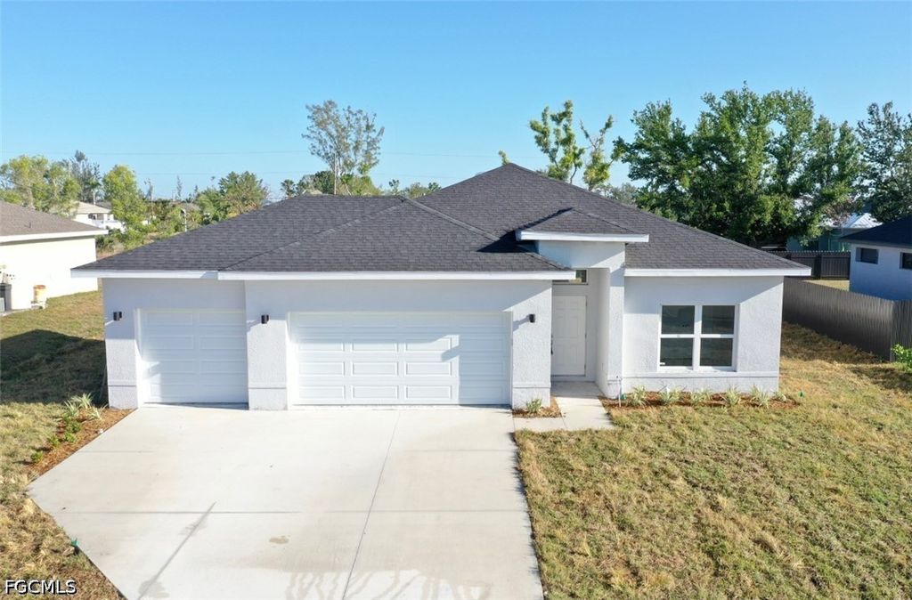 820 NE 7th PL, Cape Coral, FL 33993