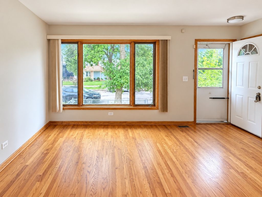 5203 W Carmen Avenue, Chicago, IL 60630 — photo 3