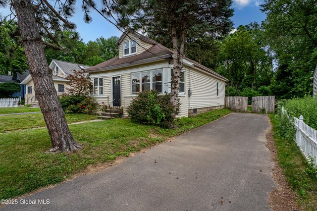 29 Lockrow Boulevard, Colonie, NY 12205