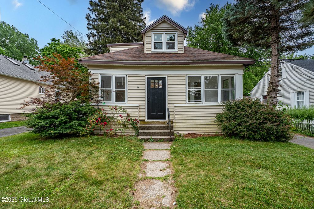 29 Lockrow Boulevard, Colonie, NY 12205