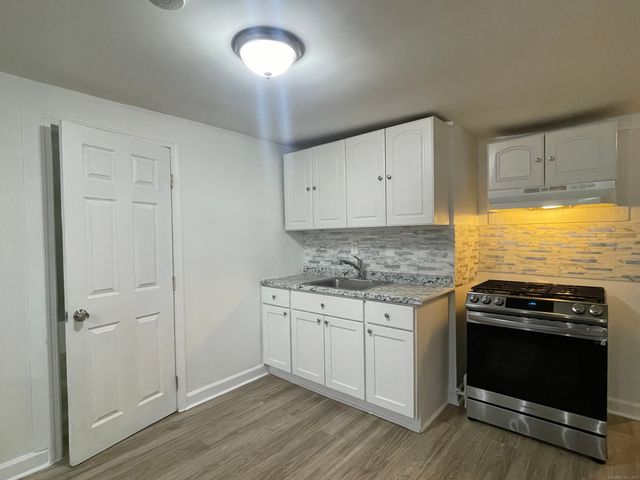 263 Jefferson Street 3rd floor, Bridgeport, CT 06607