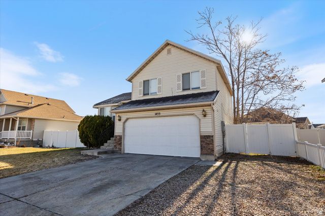 1453 W LANCELOT DR, West Valley City, UT 84119