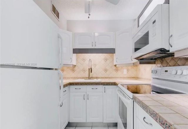 1012 SW 11th St 7N, Hallandale Beach, FL 33009