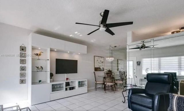 1012 SW 11th St 7N, Hallandale Beach, FL 33009