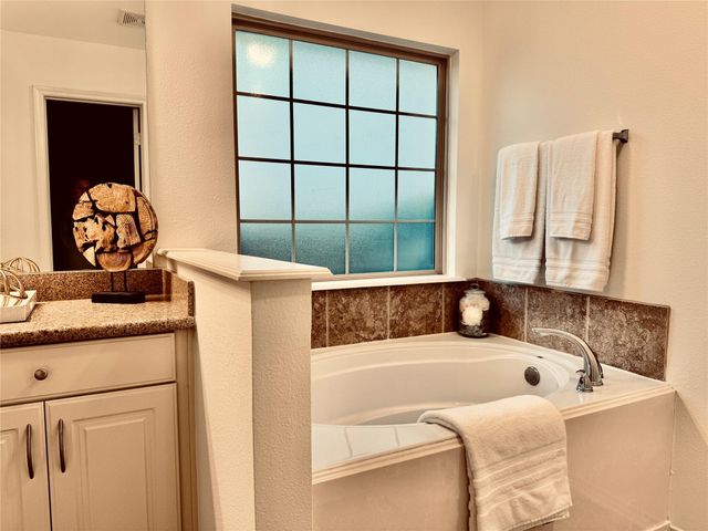 962 Oak Lynn Drive, Conroe, TX 77378