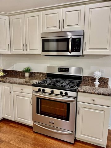 962 Oak Lynn Drive, Conroe, TX 77378