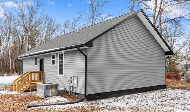 490 W Dameron Avenue, Liberty, NC 27298