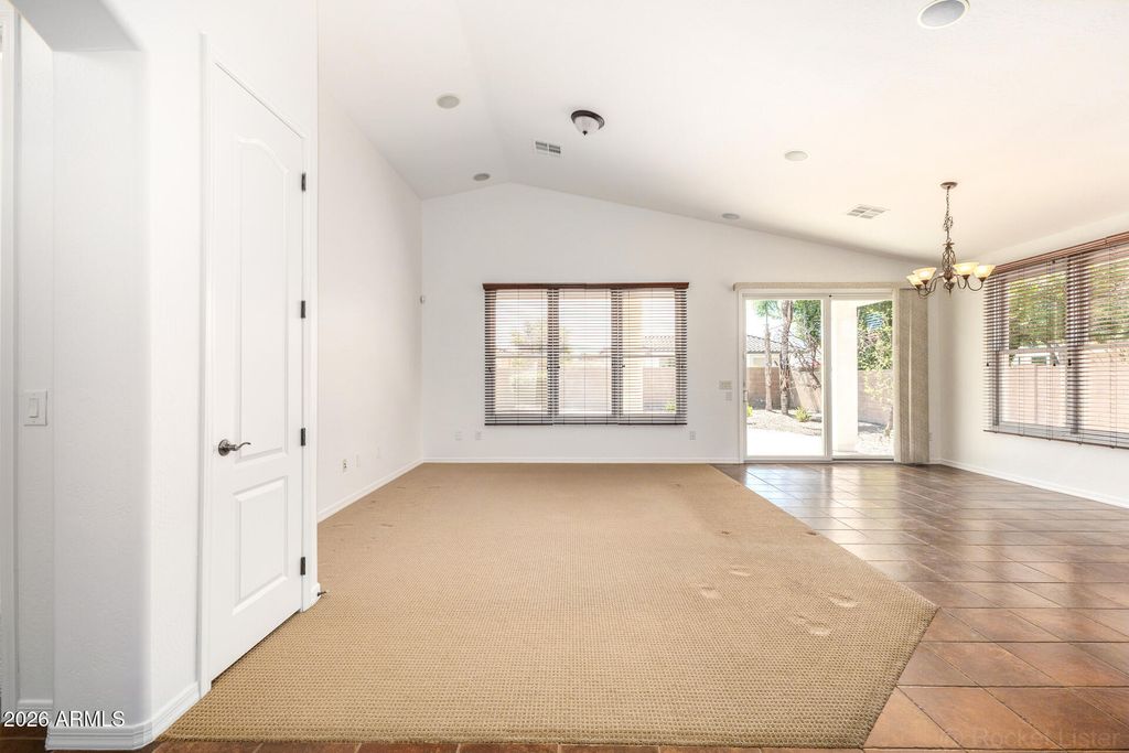 Image 10 of property listing at 2313 E DOGWOOD Drive, Chandler, AZ 85286