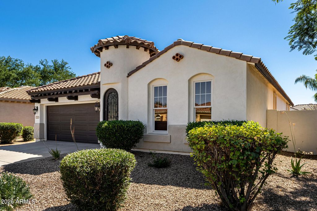 Image 4 of property listing at 2313 E DOGWOOD Drive, Chandler, AZ 85286