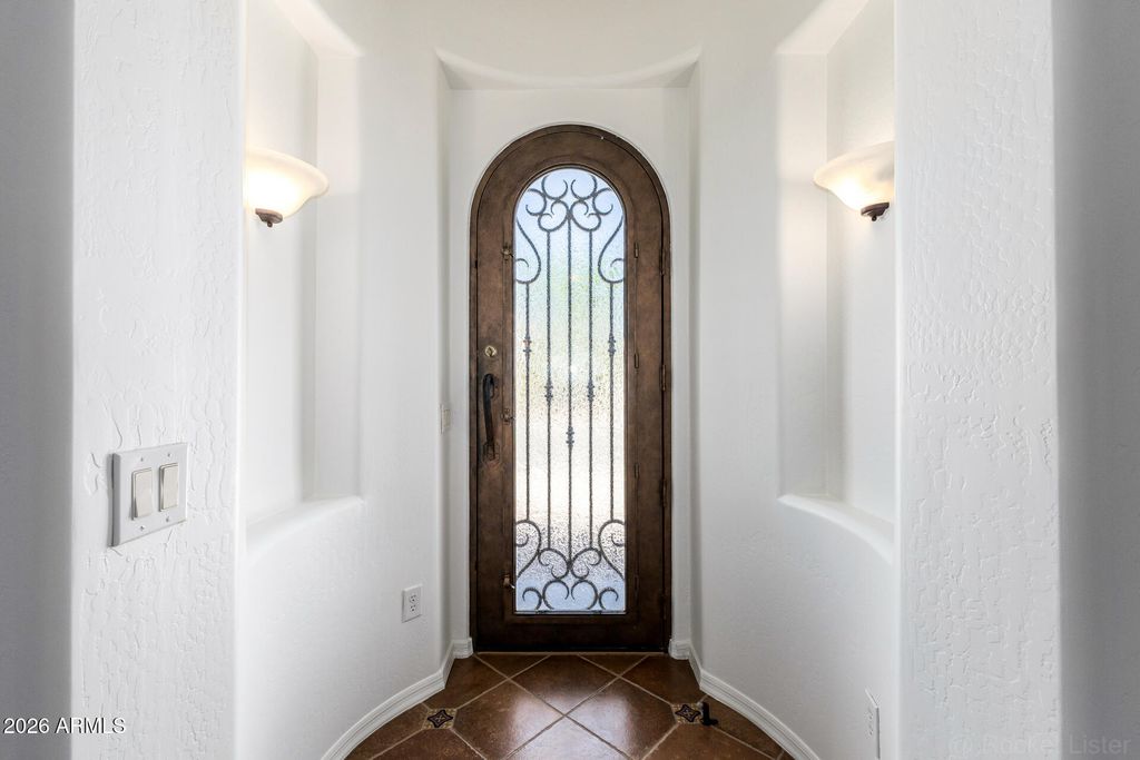 Image 9 of property listing at 2313 E DOGWOOD Drive, Chandler, AZ 85286