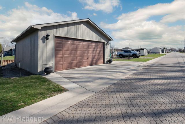 48218 Harbor Drive, Chesterfield Township, MI 48047