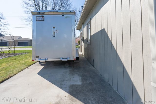 48218 Harbor Drive, Chesterfield Township, MI 48047