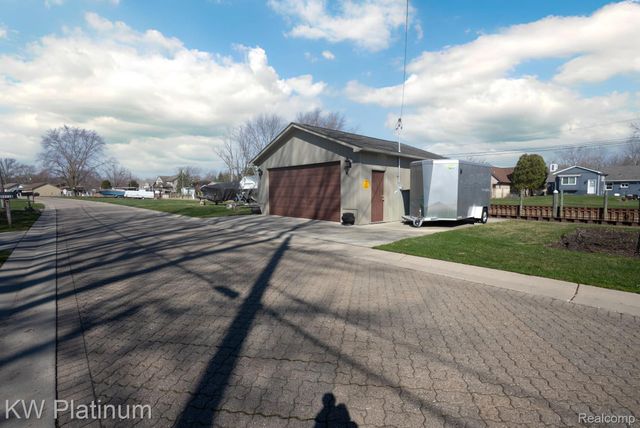 48218 Harbor Drive, Chesterfield Township, MI 48047