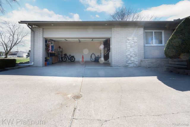 48218 Harbor Drive, Chesterfield Township, MI 48047